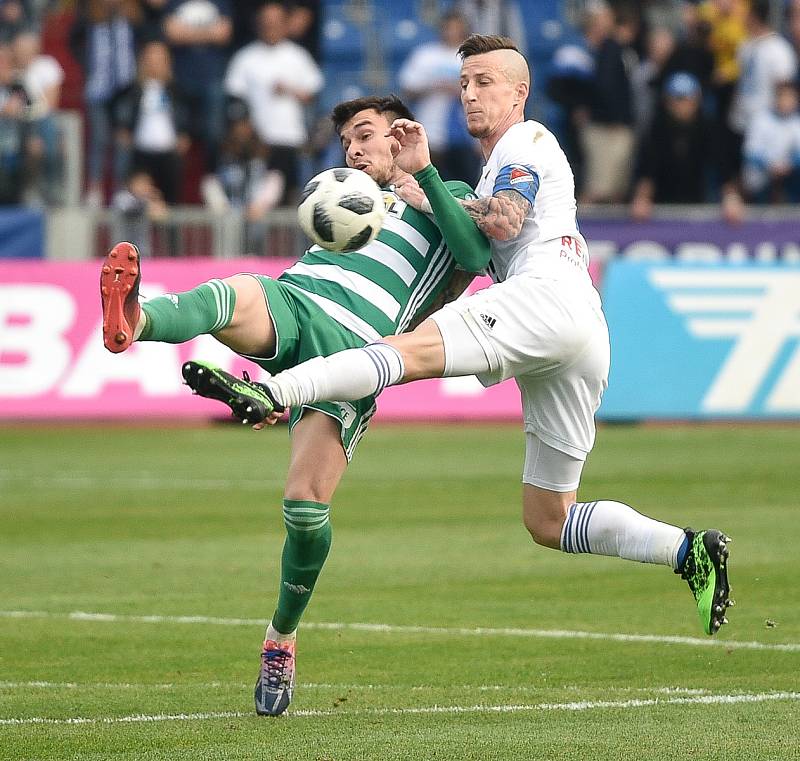 Semifinále fotbalového poháru MOL Cupu: FC Baník Ostrava - Bohemians Praha 1905, 24. dubna 2019 v Ostravě. Na snímku (zleva) Reiter Rudolf a Martin Fillo.