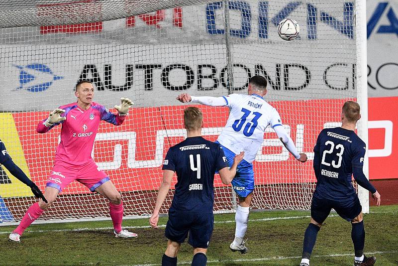 Utkání 8. kola první fotbalové ligy: FC Baník Ostrava - FC Slovácko, 20. ledna 2021 v Ostravě. (zleva) Vít Nemrava ze Slovácka a Roman Potočný z Ostravy.