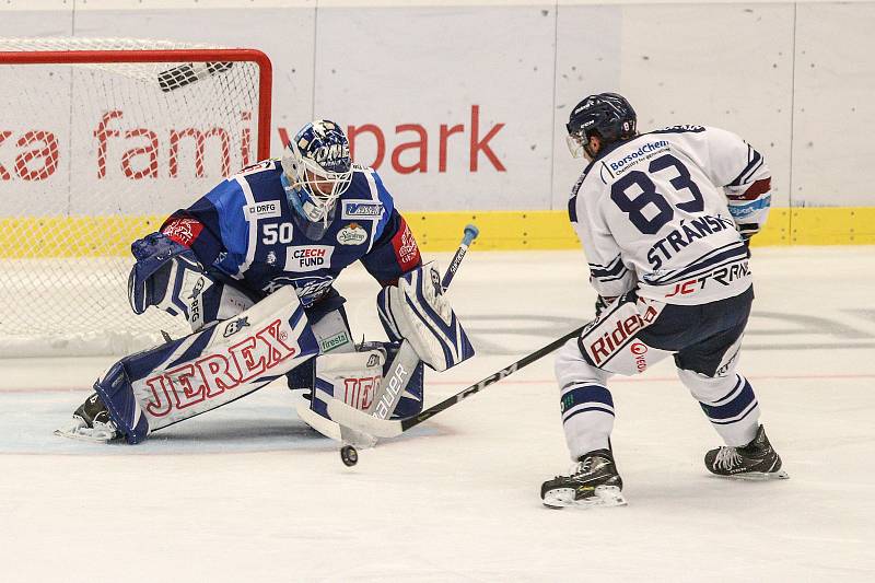 Utkání 5. kola hokejové extraligy: HC Vítkovice Ridera - HC Kometa Brno, 27. září 2019 v Ostravě. Na snímku (vlevo) brankář Brna Karel Vejmelka, Šimon Stránský.