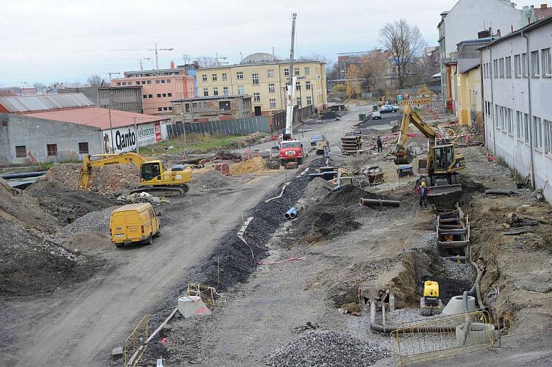 Zatímco první část přiváděče na dálnici D1 je těsně před zprovozněním, druhý úsek v místě ulice Cihelní je stále jedno velké staveniště.