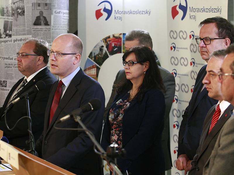 Členové vlády na tiskové konferenci v Ostravě k situaci v OKD. 