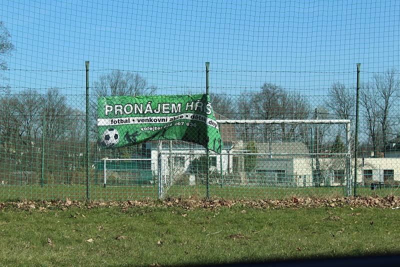 Fotbalové hřiště v Martinově.