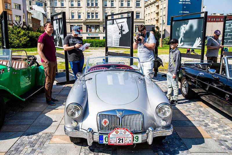 Setkání automobilových veteránů na Masarykově náměstí 25.května 2019 v Ostravě.