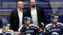 Utkání 27. kola hokejové extraligy: HC Vítkovice Ridera - HC Litvínov, 13. prosince 2020 v Ostravě. (zleva) trenér Miloš Holaň z Vítkovic a asistent trenéra Roman Šimíček z Vítkovic.