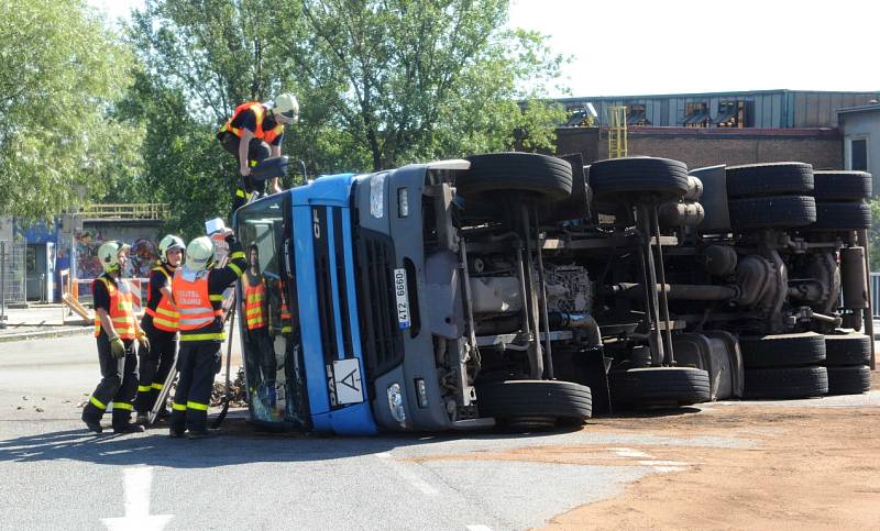 Nehoda kamionu v Ostravě-Vítkovicích.