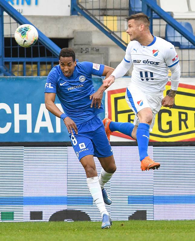 Fotbalisté Baníku Ostrava (v bílém) uhráli v sobotním utkání 25. kola FORTUNA:LIGY cennou bezbrankovou remízu v Liberci.