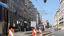 Jednokolejka: střídání tramvají zdržuje jízdu po opravované Nádražní o několik minut. 