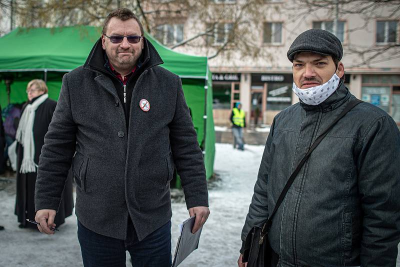 Demonstrace Odemkněme Česko kterou pořádá platforma Manifest, 16. ledna 2021 v Ostravě. (vlevo) politik Lubomír Volný.