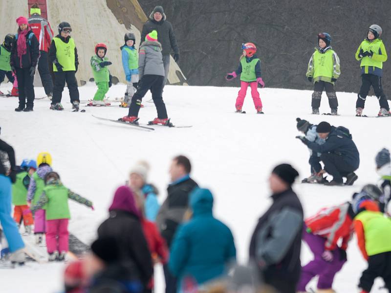 Lyžování ve ski areálu Skalka. Ilustrační foto.