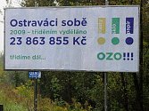 S billboardem na podporu tříděného odpadu se lidé mohou setkat například na ulici Těšínské.