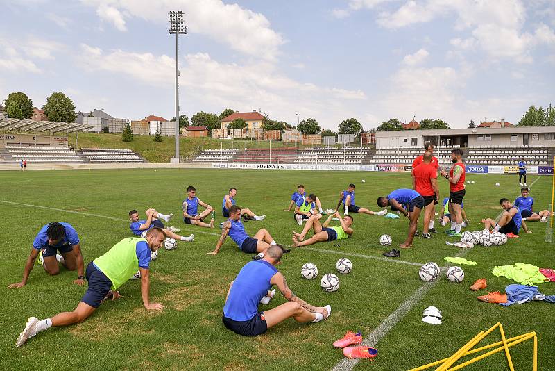 První trénink fotbalového týmu FC Baník Ostrava, 21. června 2021 v Kroměříži.