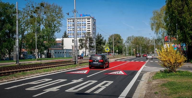 Přechod pro chodce u Ferony v Ostravě. Místo, kde řidič srazil dva bruslaře. Jeden z nich na místě zemřel, druhý je zraněný.