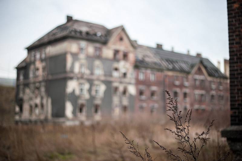 Ostravské ghetto Přednádraží. Snímek ze začátku roku 2014. Opuštěné domy v lukrativní ostravské čtvrti i nadále chátrají. 