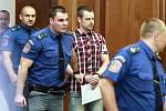 Zahájení zřejmě nesledovanějšího procesu roku 2015, kdy před trestním senátem Krajského soudu v Ostravě stanul Petr Kramný z Karviné.