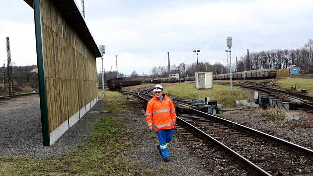 Tři protihlukové stěny dlouhé 100, 152 a 28 metrů nechala postavit společnost ArcelorMittal Ostrava na rozřaďovacím nádraží v Ostravě-Bartovicích.