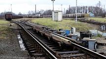Tři protihlukové stěny dlouhé 100, 152 a 28 metrů nechala postavit společnost ArcelorMittal Ostrava na rozřaďovacím nádraží v Ostravě-Bartovicích.