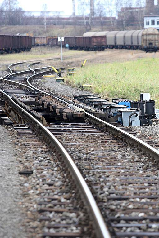 Tři protihlukové stěny dlouhé 100, 152 a 28 metrů nechala postavit společnost ArcelorMittal Ostrava na rozřaďovacím nádraží v Ostravě-Bartovicích.