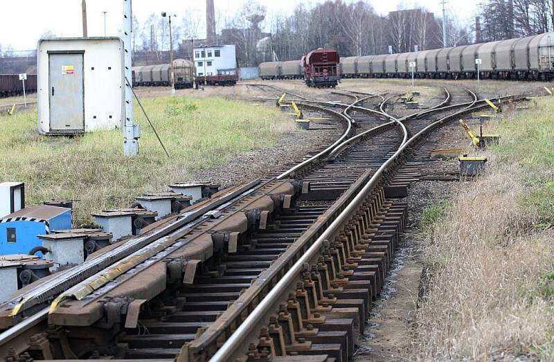 Tři protihlukové stěny dlouhé 100, 152 a 28 metrů nechala postavit společnost ArcelorMittal Ostrava na rozřaďovacím nádraží v Ostravě-Bartovicích.