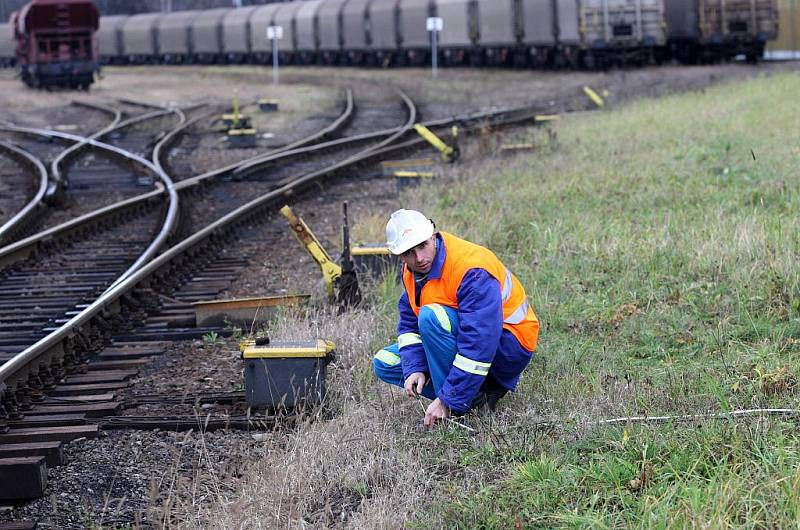 Tři protihlukové stěny dlouhé 100, 152 a 28 metrů nechala postavit společnost ArcelorMittal Ostrava na rozřaďovacím nádraží v Ostravě-Bartovicích.