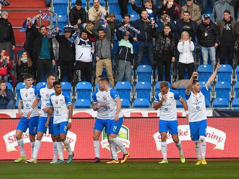 Utkání 16. kola FORTUNA:LIGY Baník Ostrava (v bílém) proti Bohemians Praha