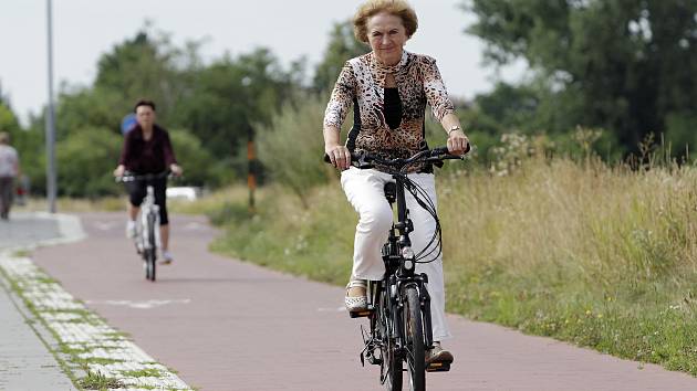 Nejen drahá paliva, ale zdražování obecně. To vede Čechy ke zvýšenému zájmu o elektrokola.