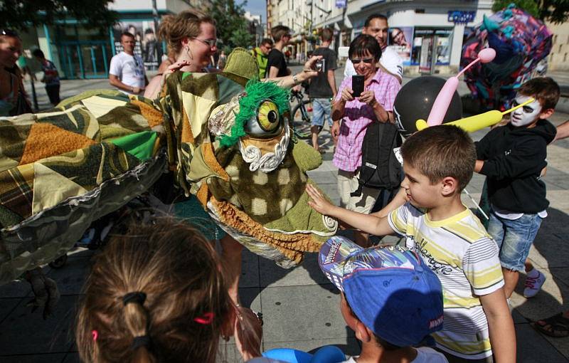 Festival v ulicích – průvod draků centrem Ostravy.