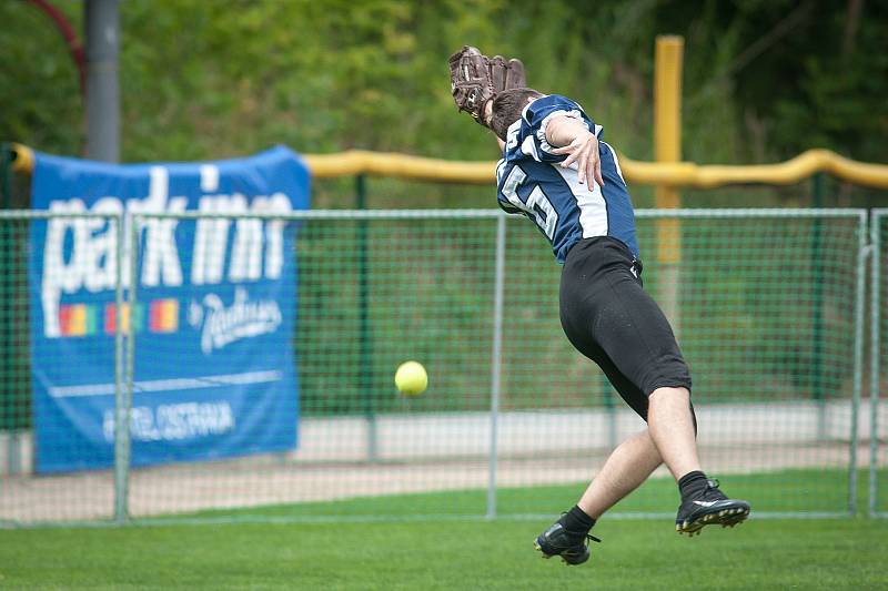 Arrows Fest 2018 v Ostravě-Porubě nabídl exhibiční zápas hokejistů Vítkovic, baseballistů Arrows Ostrava a amerických fotbalistů Steelers Ostrava.