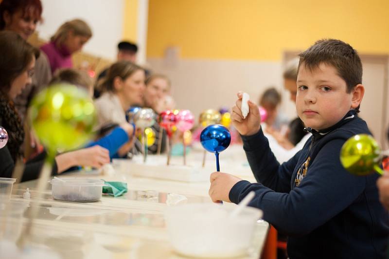 Výroba baněk v Základní škole Ludvíka Podéště