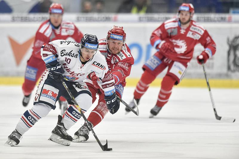 Utkání 34. kola hokejové extraligy: HC Vítkovice Ridera - HC Oceláři Třinec, 12. ledna 2019 v Ostravě. Na snímku (zleva) Jozef Baláž a Martin Adamský.