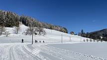 Velké Karlovice lákají na sáňkování, snowtubing i běžky.