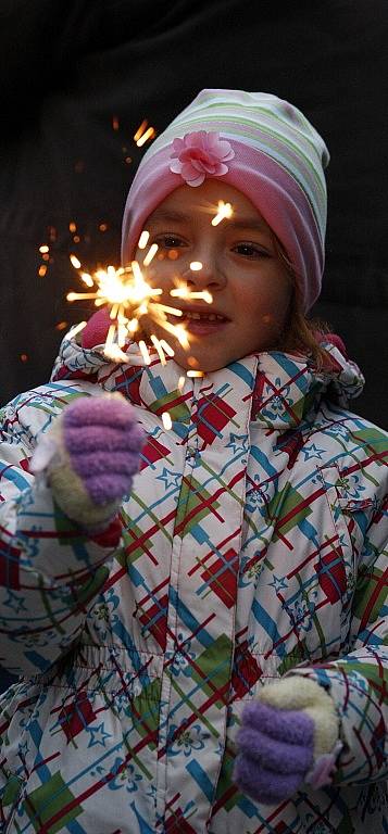 Ke zpívání koled se ve středu 11. prosince v předstihu připojila i i Mateřská škola Adamusova v Ostravě-Hrabůvce. A Deník byl u toho (-: