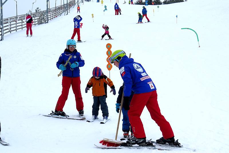 Tošovický areál zaplnili o víkendu lyžaři, snowboardisté i bobisté.