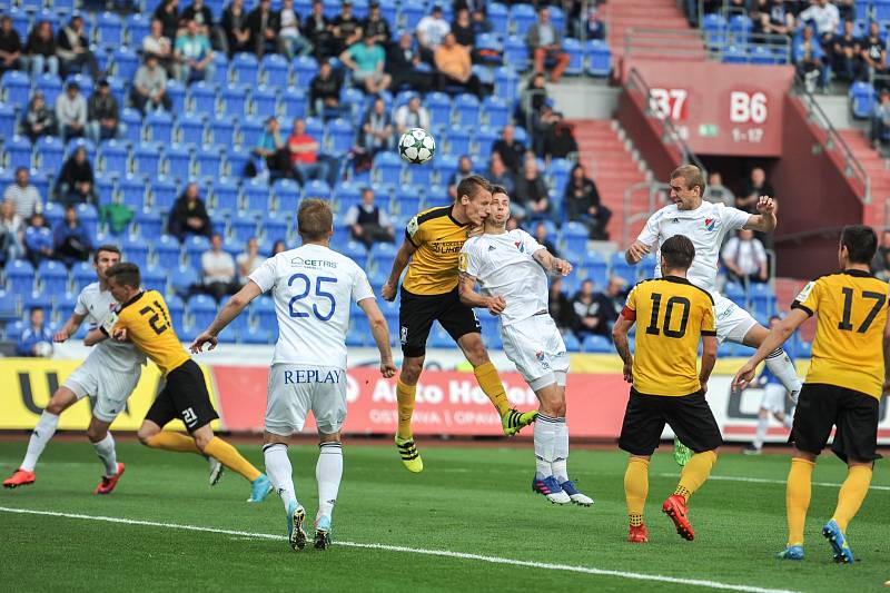 Utkání 28. kola druhé fotbalové ligy (Fortuna národní liga): Baník Ostrava vs. Baník Sokolov, 13. května v Ostravě. (střed) Arťom Mešaninov.