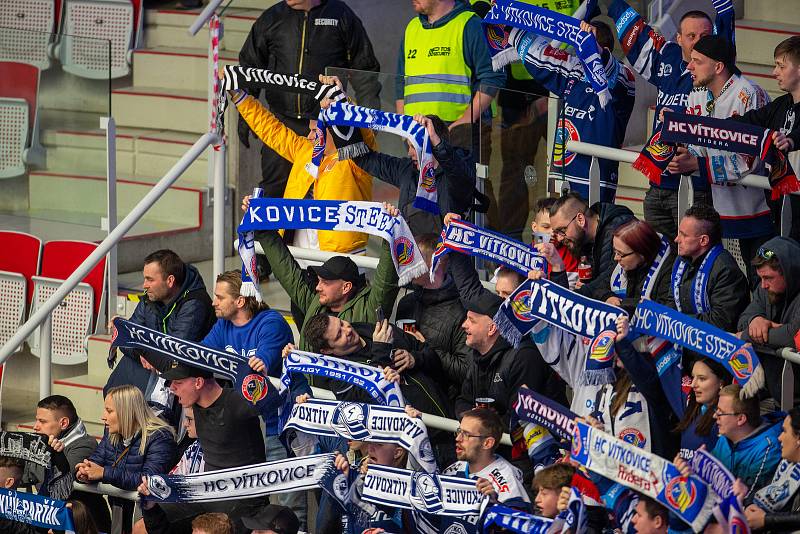 Čtvrtfinále play off hokejové extraligy - 2. zápas: HC Oceláři Třinec - HC Vítkovice Ridera, 20. března 2022 v Třinci. Fanoušci.