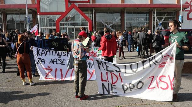 Demonstrace za důstojné bydlení a dostupné energie, pořádaná hnutím Limity jsme my, 7. října 2022, Ostrava.