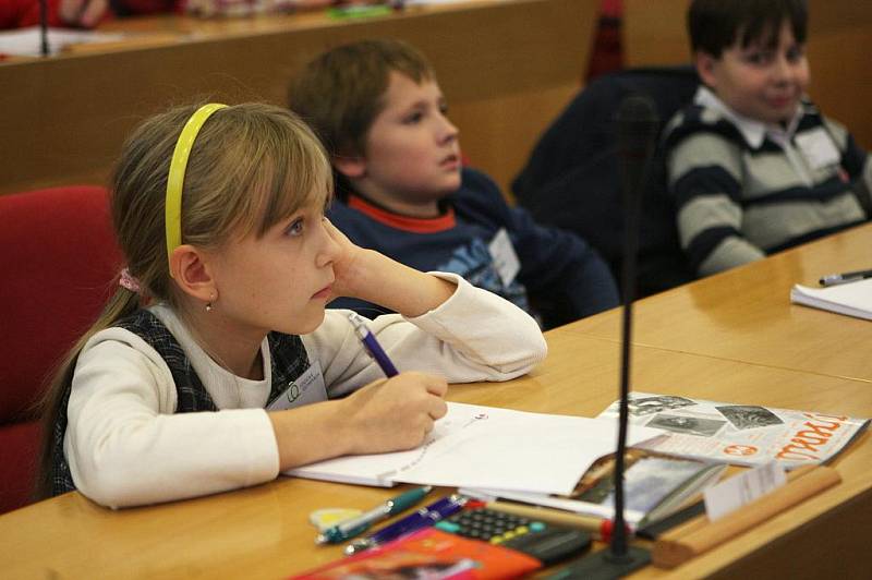 V krajském semifinále Logické olympiády své síly změřilo více než sto žáků prvního stupně základních škol a studentů středních škol.