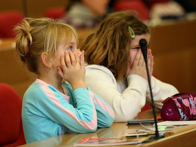 V krajském semifinále Logické olympiády své síly změřilo více než sto žáků prvního stupně základních škol a studentů středních škol.