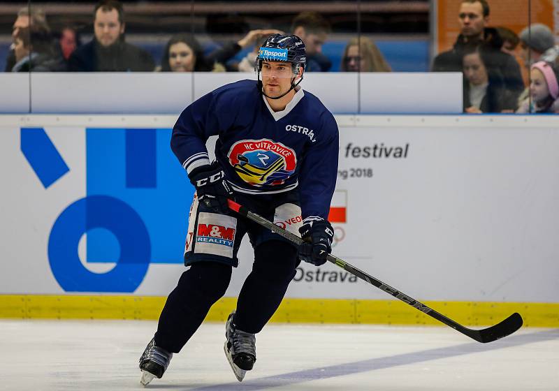 Olympijský festival u Ostravar arény. Komentovaný trénink hokejistů Vítkovic.