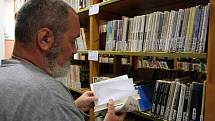 Do konce měsíce července musí pracovníci ostravské knihovny zkontrolovat všechny knižní svazky.