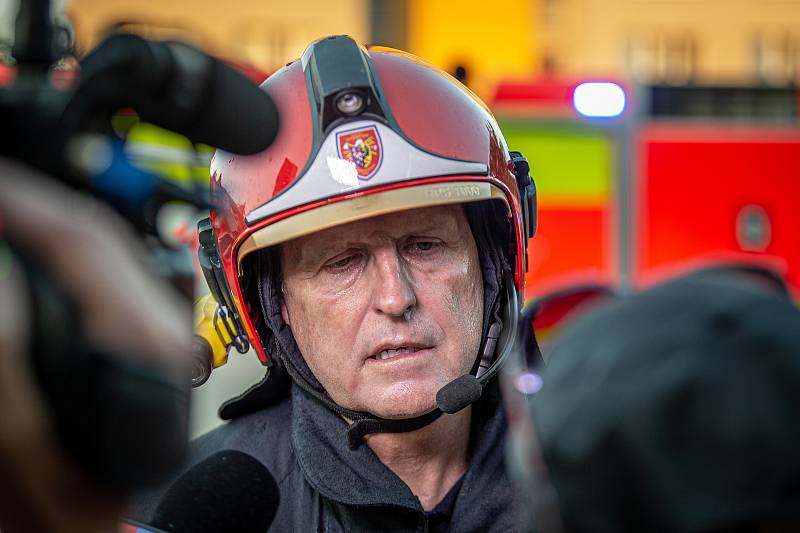Záběry z místa tragického požáru v Bohumíně, sobota 8. srpna 2020, ředitel hasičů Moravskoslezského kraje generál Vladimír Vlček.
