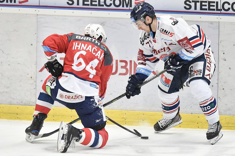 Utkání 40. kola hokejové extraligy: HC Vítkovice Ridera - HC Dynamo Pardubice, 9. ledna 2019 v Ostravě. Na snímku (zleva) Ihnačák Brian a Lukáš Kucsera.