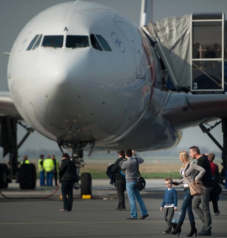 Největší civilní letadlo Airbus A330, zaregistrované pod českou značkou OK, přistálo v Mošnově, aby pomohlo propagovat novinky a změny na pravidelné lince mezi Ostravou a Prahou. 