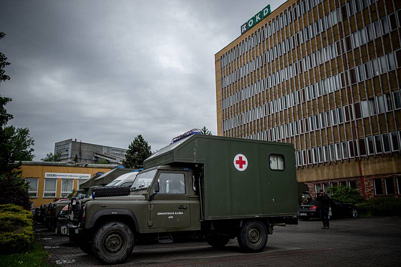 Plošné testování v souvislosti s nákazou Covid-19 v Dole Darkov na Karvinsku. Hygienikům pomáhala i armáda. Ilustrační foto.