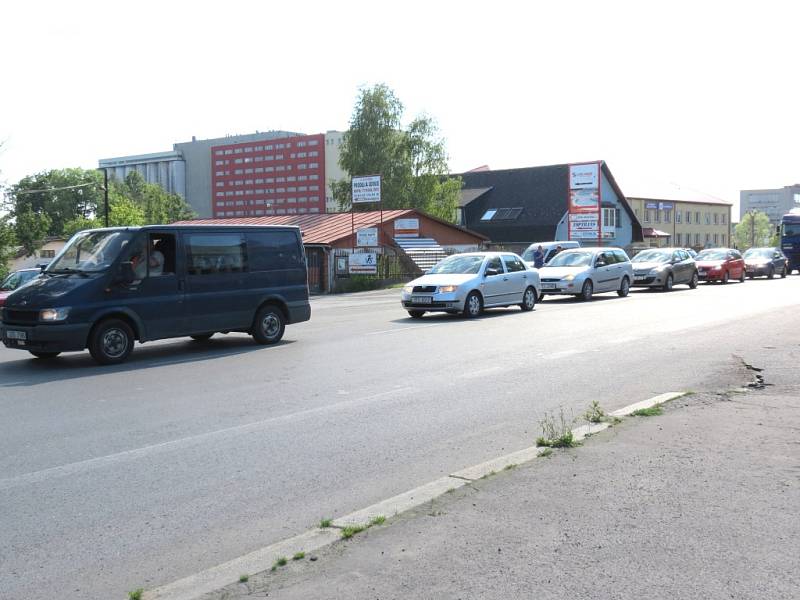 Výstavba nové okružní křižovatky ulic Těšínská, Anglická a U Závor v Havířově-Šumbarku. 