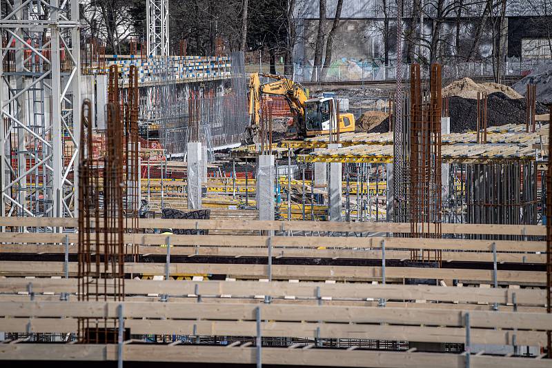 V Ostravě u výstaviště Černá louka pokračuje 9. března 2021 výstavba nových budov Ostravské univerzity.