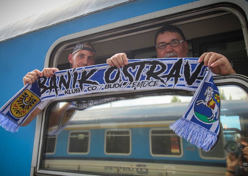 Odjezd fanoušků Baníku z nádraží Ostrava-Svinov, pondělí 20. srpna 2018.