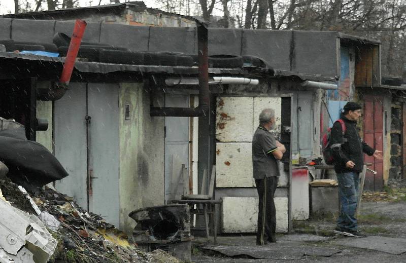 Oblast naproti bývalé koksovny v ostravském obvodě Mariánské Hory a Hulváky vypadá jako jedno velké smetiště, leden 2022, Ostrava.