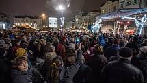 Atmosféra na akci Česko zpívá koledy s Deníkem je vždy kouzelná a přitahuje hodně zájemců, což dokazuje i tento snímek. 