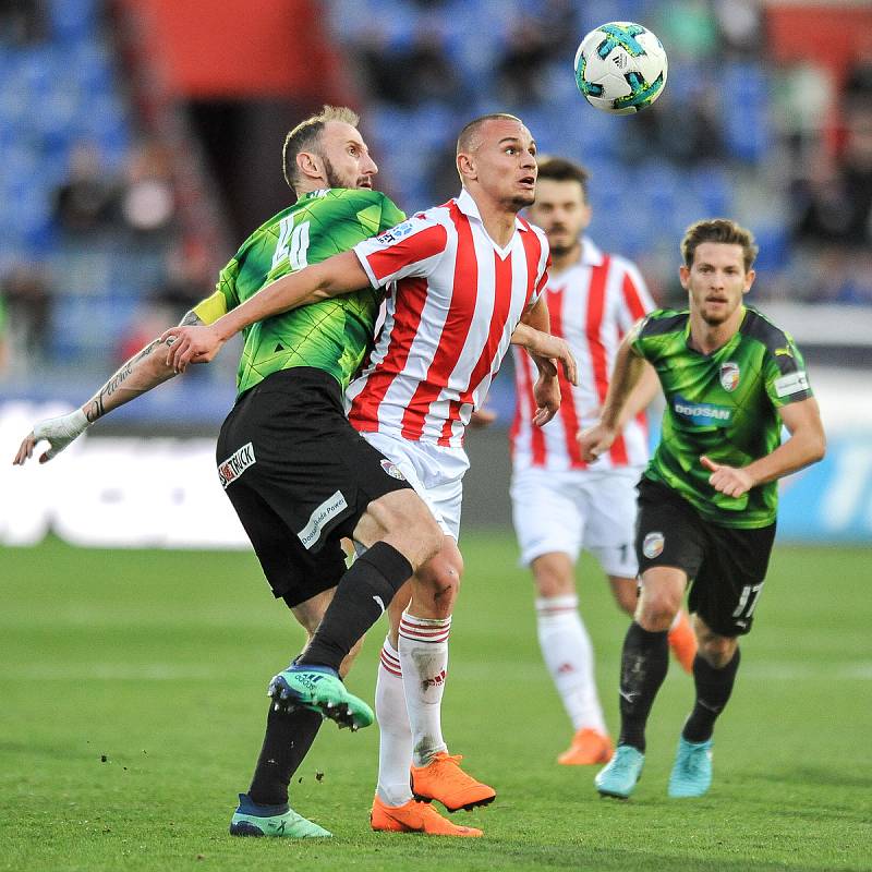 Zápas 19. kola první fotbalové ligy: FC Baník Ostrava vs. FC Viktoria Plzeň, 4. dubna 2018 v Ostravě. (vlevo) Hubník Roman a Denis Granečný.