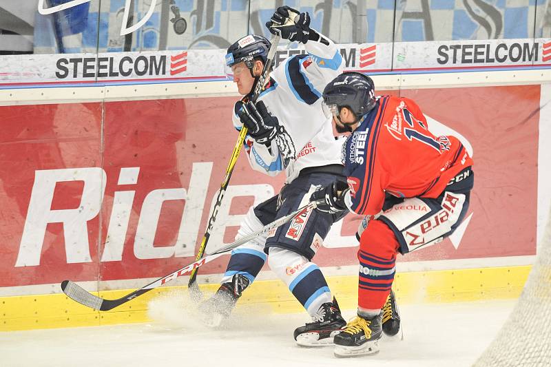 Utkání 52. kola hokejové extraligy: HC Vítkovice Ridera - HC HC Bílí Tygři Liberec, 4. března 2018 v Ostravě. (vlevo) Ordoš Jan a Hrbas Marek.